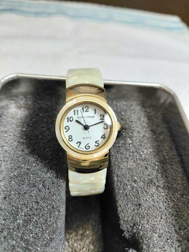 Donna Vivian Vintage Gold Tone Bangle Watch