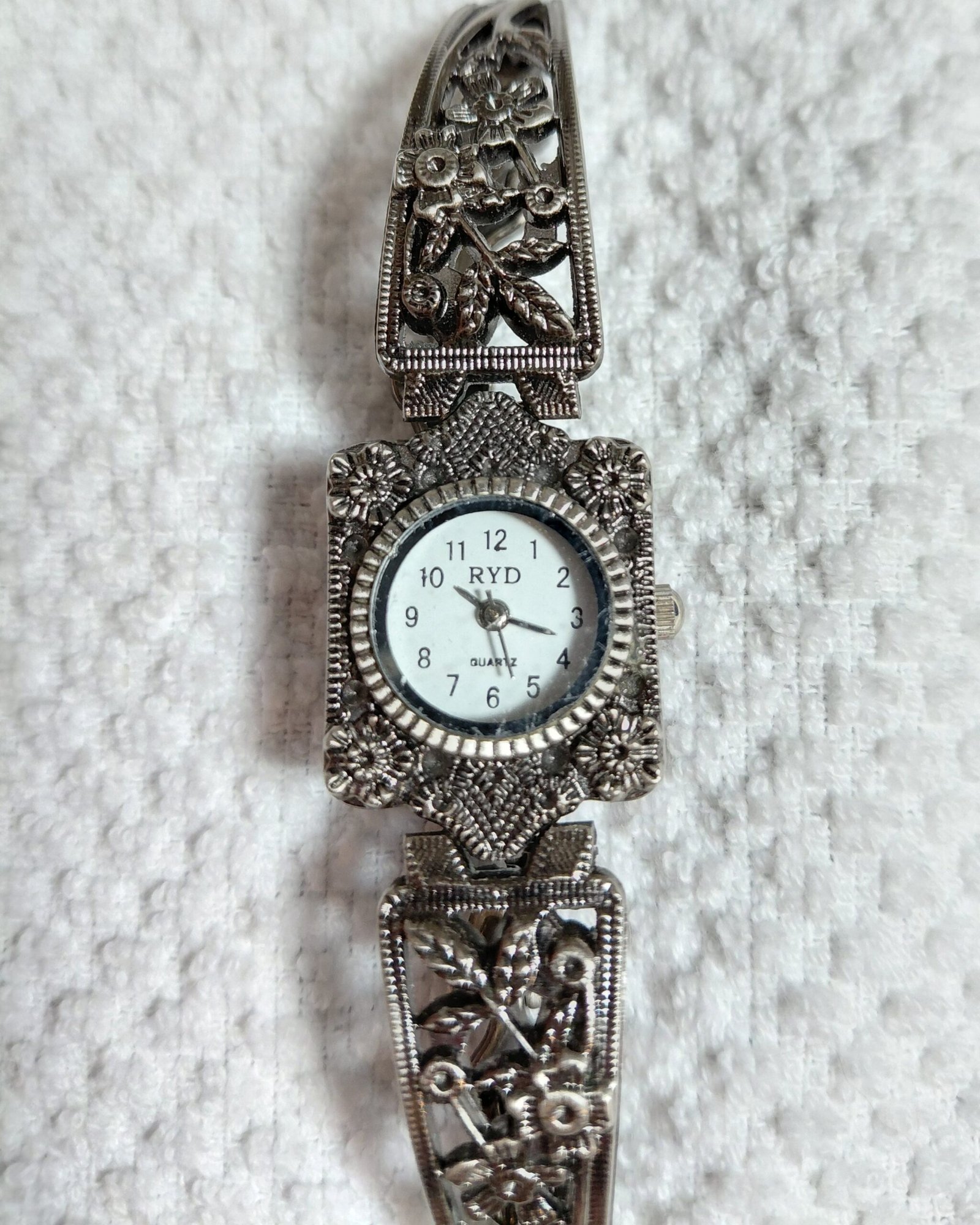 RYD Ladies Bangle Watch