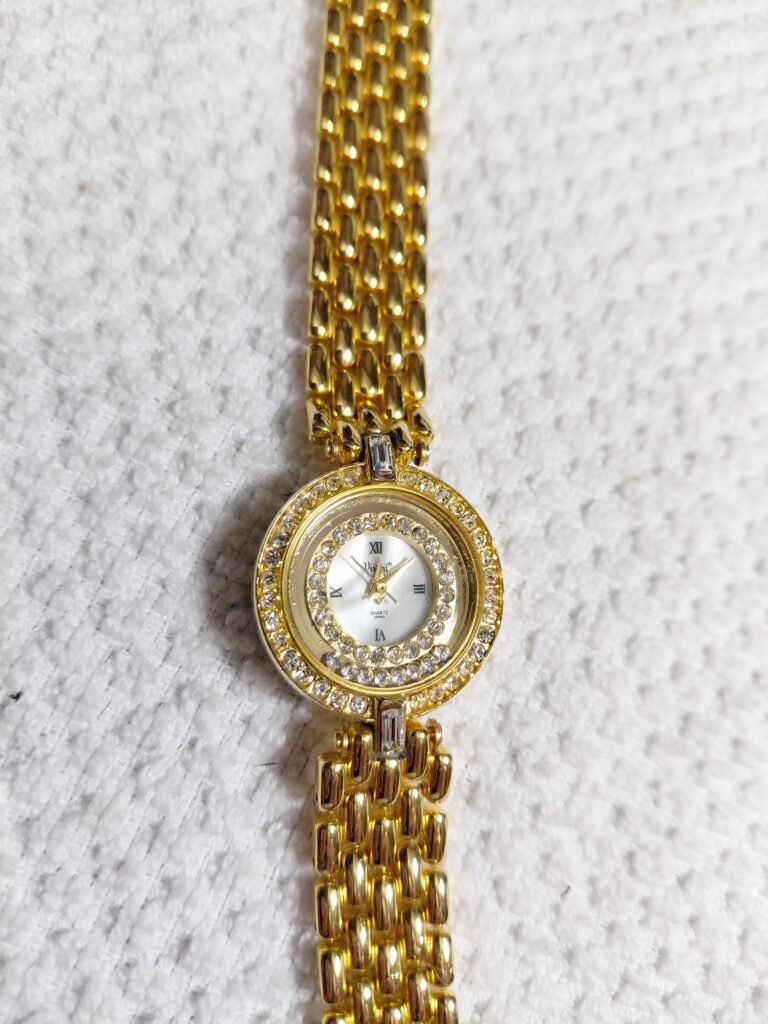 Vivian Vintage Gold-Tone Rhinestone Women's Dress Watch – Textured Link Mesh Bracelet