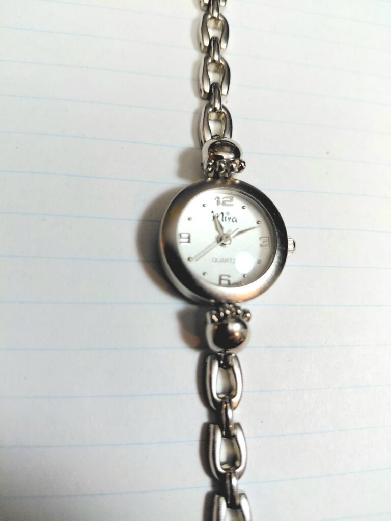 Vintage Style Women's Silver-Tone Chain Bracelet Watch